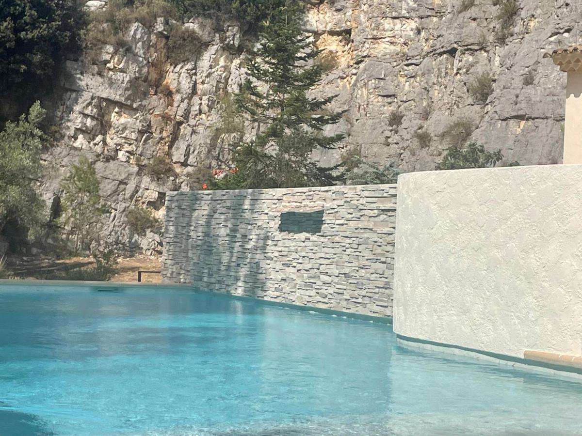 La Villa Des Carriers- Maison Avec Piscine Proche Mer Roquefort-les-Pins Luaran gambar