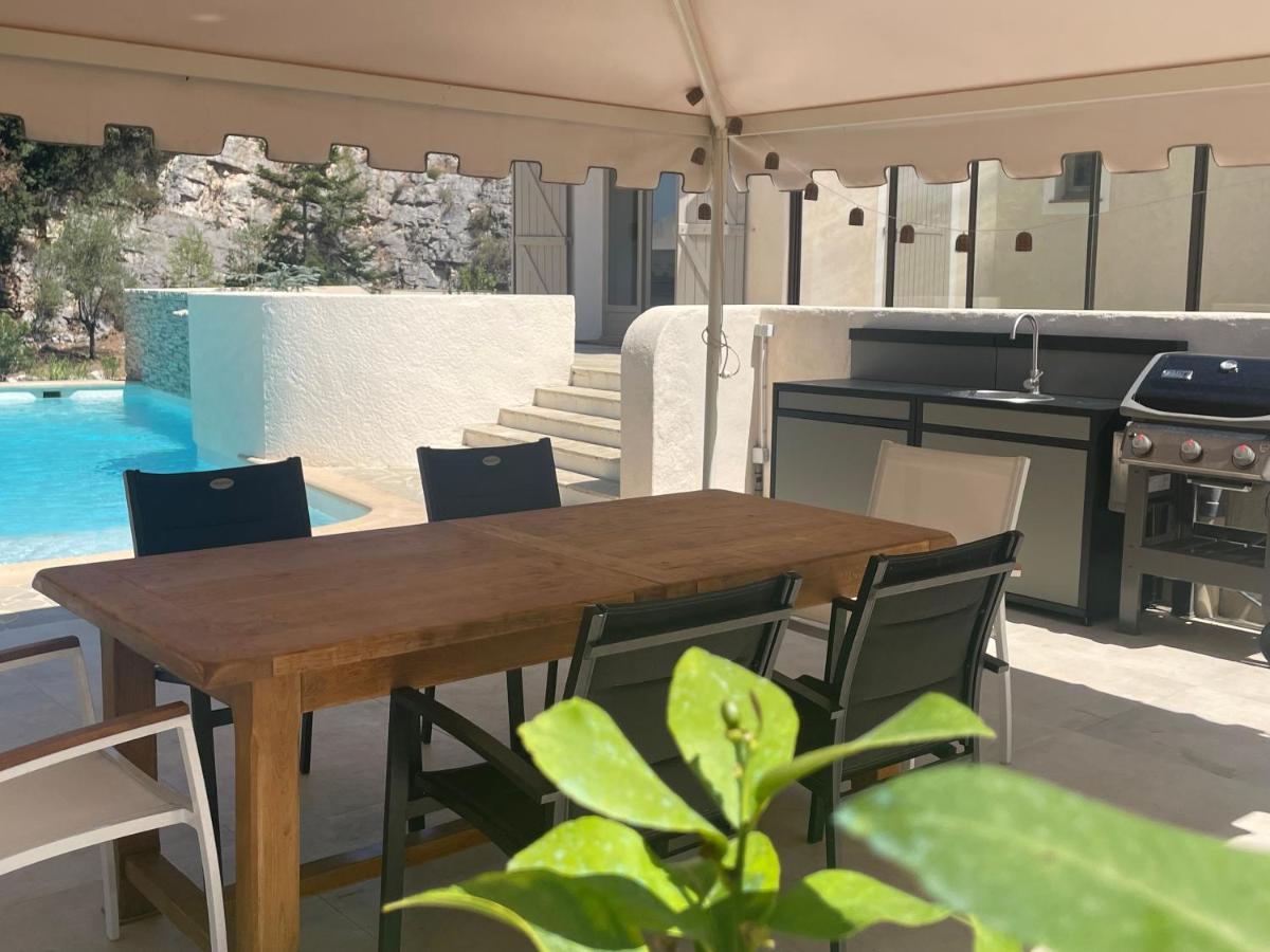 La Villa Des Carriers- Maison Avec Piscine Proche Mer Roquefort-les-Pins Luaran gambar