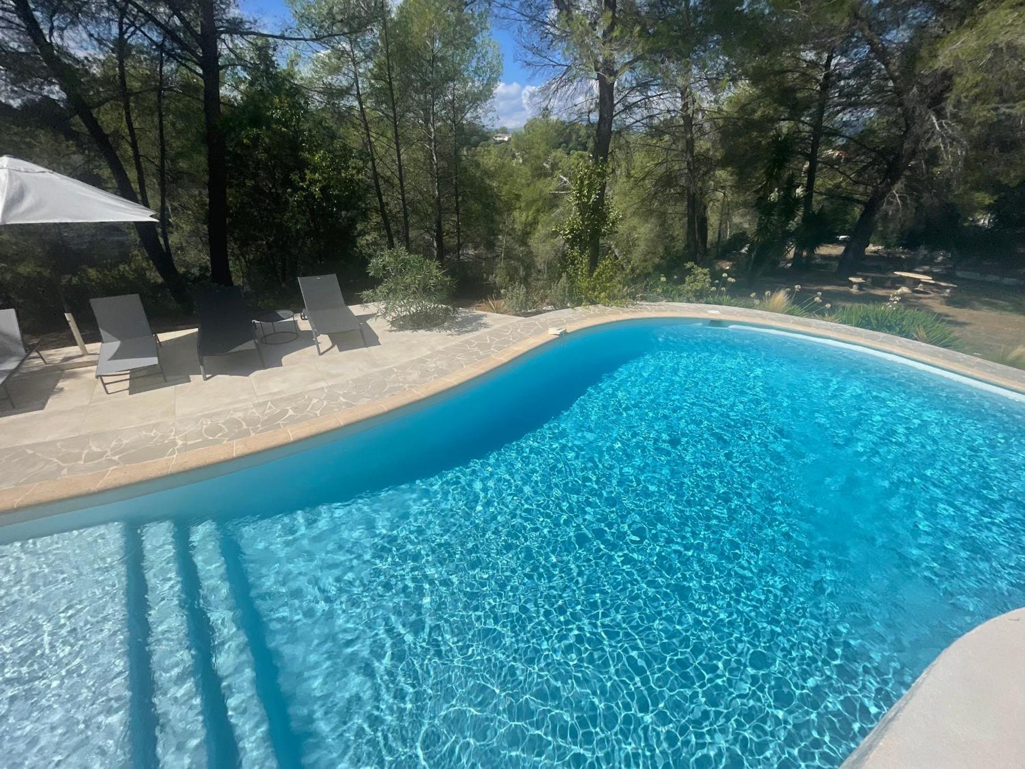 La Villa Des Carriers- Maison Avec Piscine Proche Mer Roquefort-les-Pins Luaran gambar