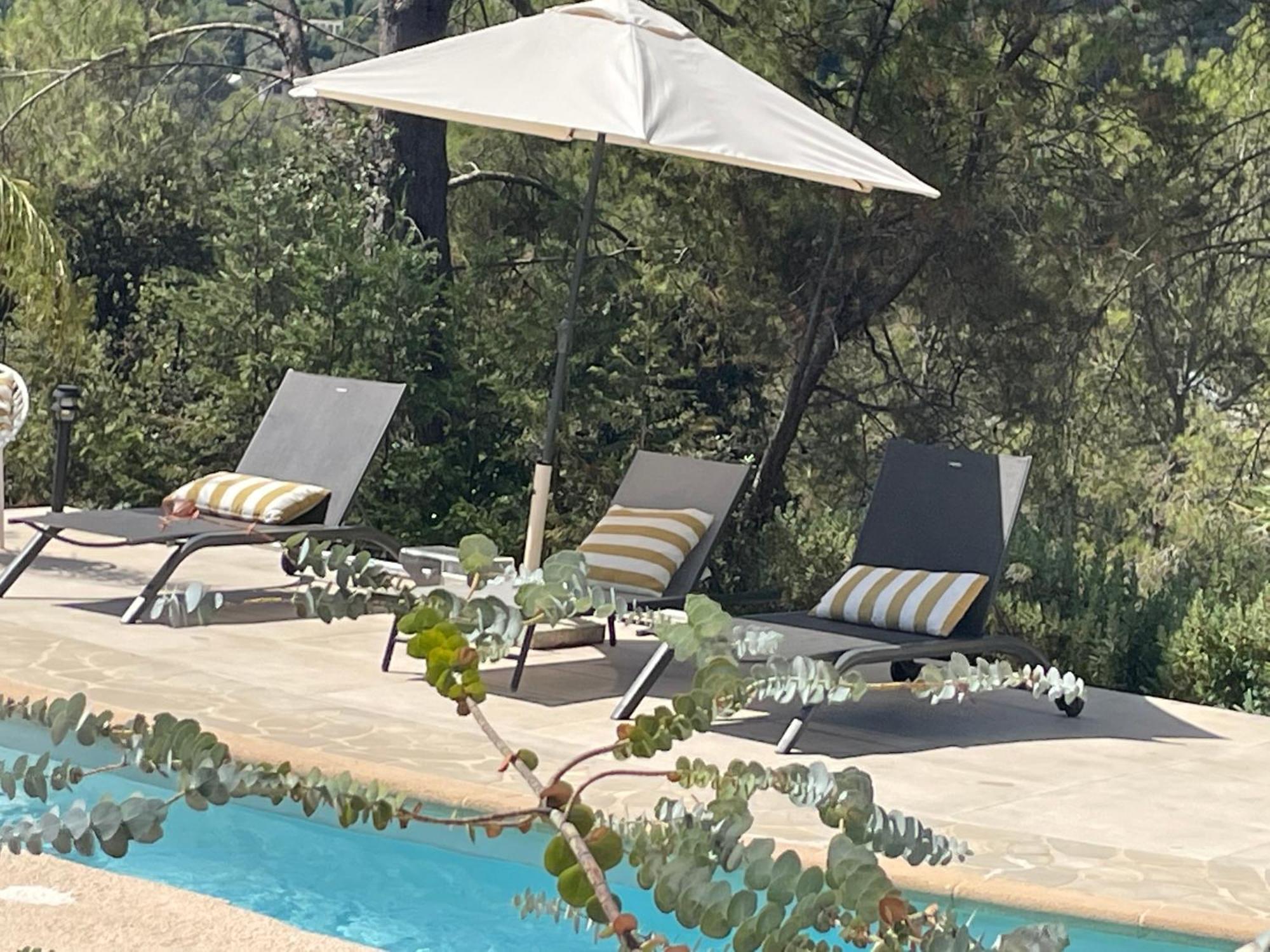 La Villa Des Carriers- Maison Avec Piscine Proche Mer Roquefort-les-Pins Luaran gambar