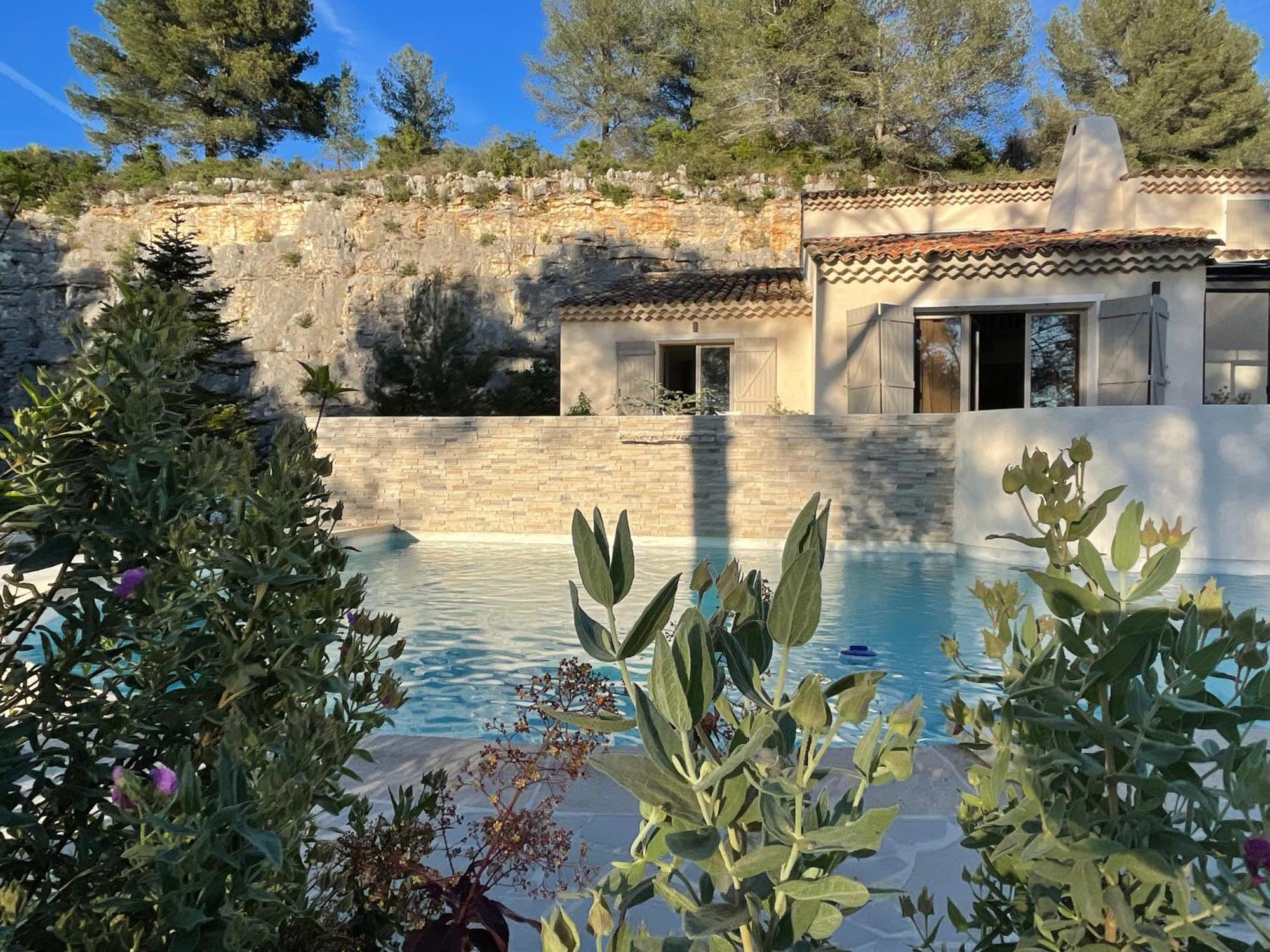 La Villa Des Carriers- Maison Avec Piscine Proche Mer Roquefort-les-Pins Luaran gambar