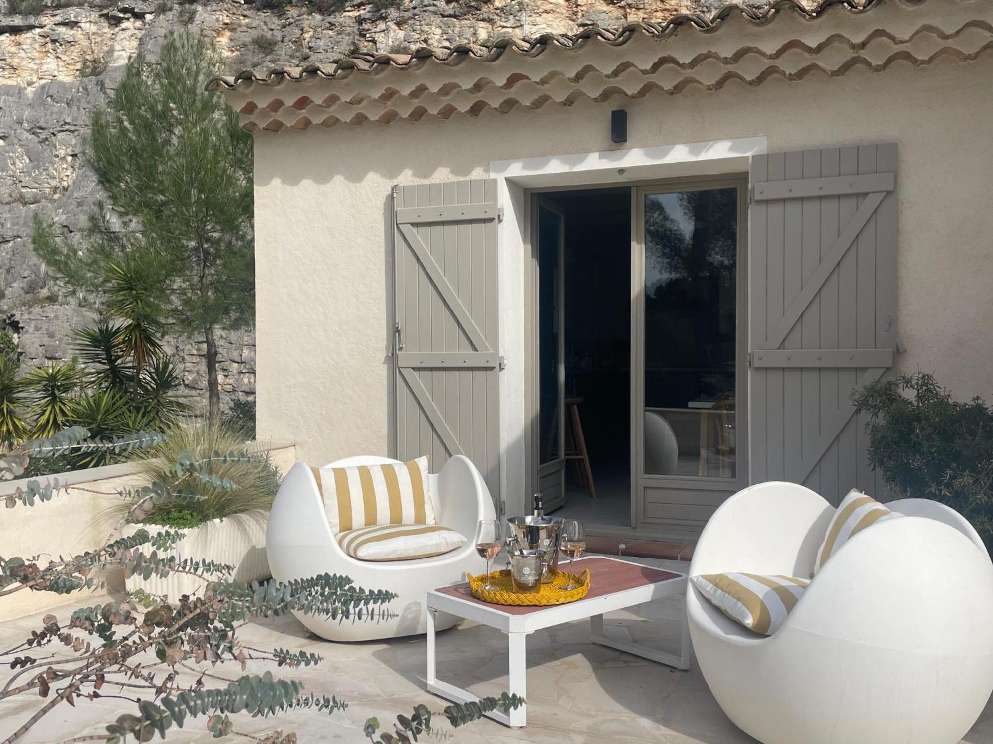 La Villa Des Carriers- Maison Avec Piscine Proche Mer Roquefort-les-Pins Luaran gambar