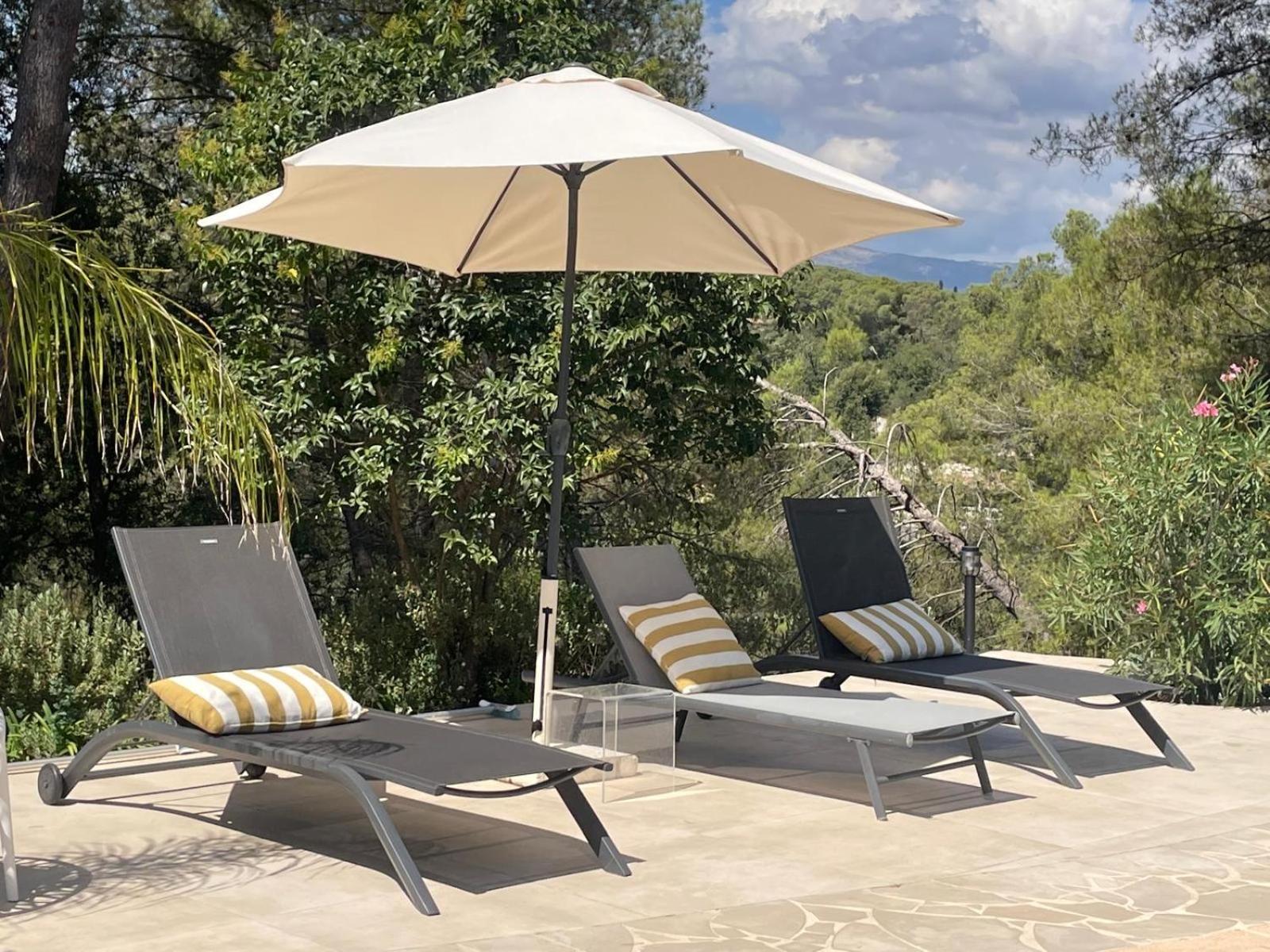 La Villa Des Carriers- Maison Avec Piscine Proche Mer Roquefort-les-Pins Luaran gambar