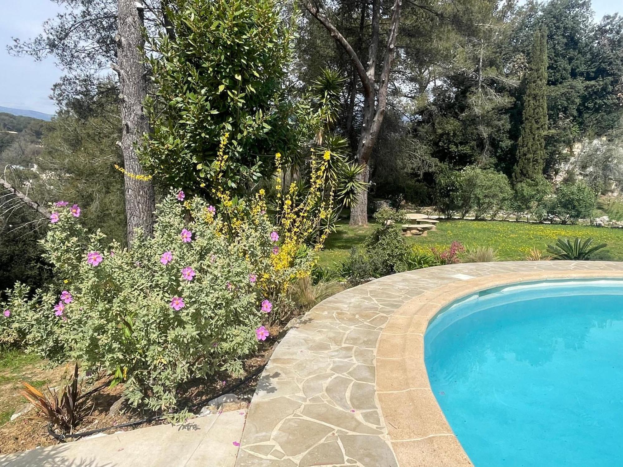 La Villa Des Carriers- Maison Avec Piscine Proche Mer Roquefort-les-Pins Luaran gambar