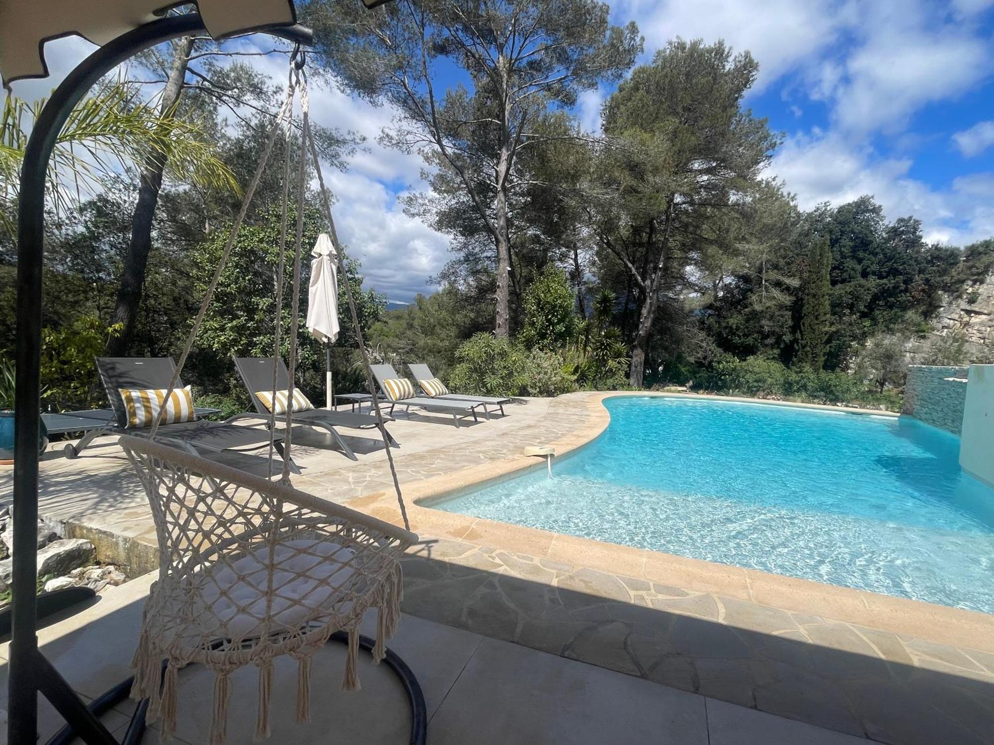La Villa Des Carriers- Maison Avec Piscine Proche Mer Roquefort-les-Pins Luaran gambar