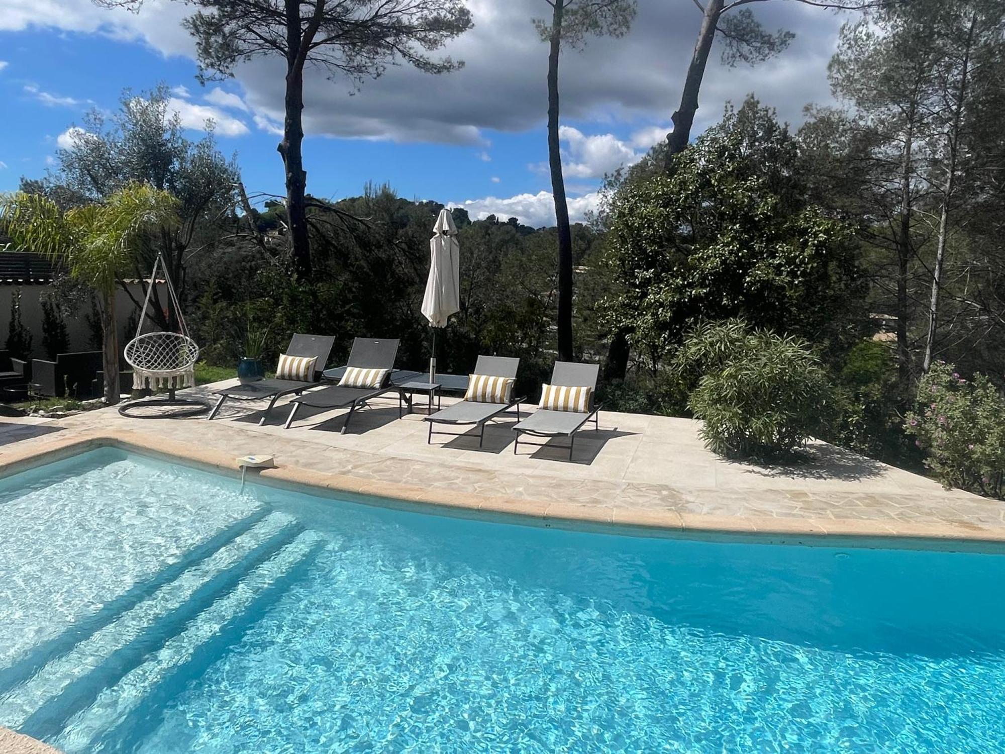 La Villa Des Carriers- Maison Avec Piscine Proche Mer Roquefort-les-Pins Luaran gambar