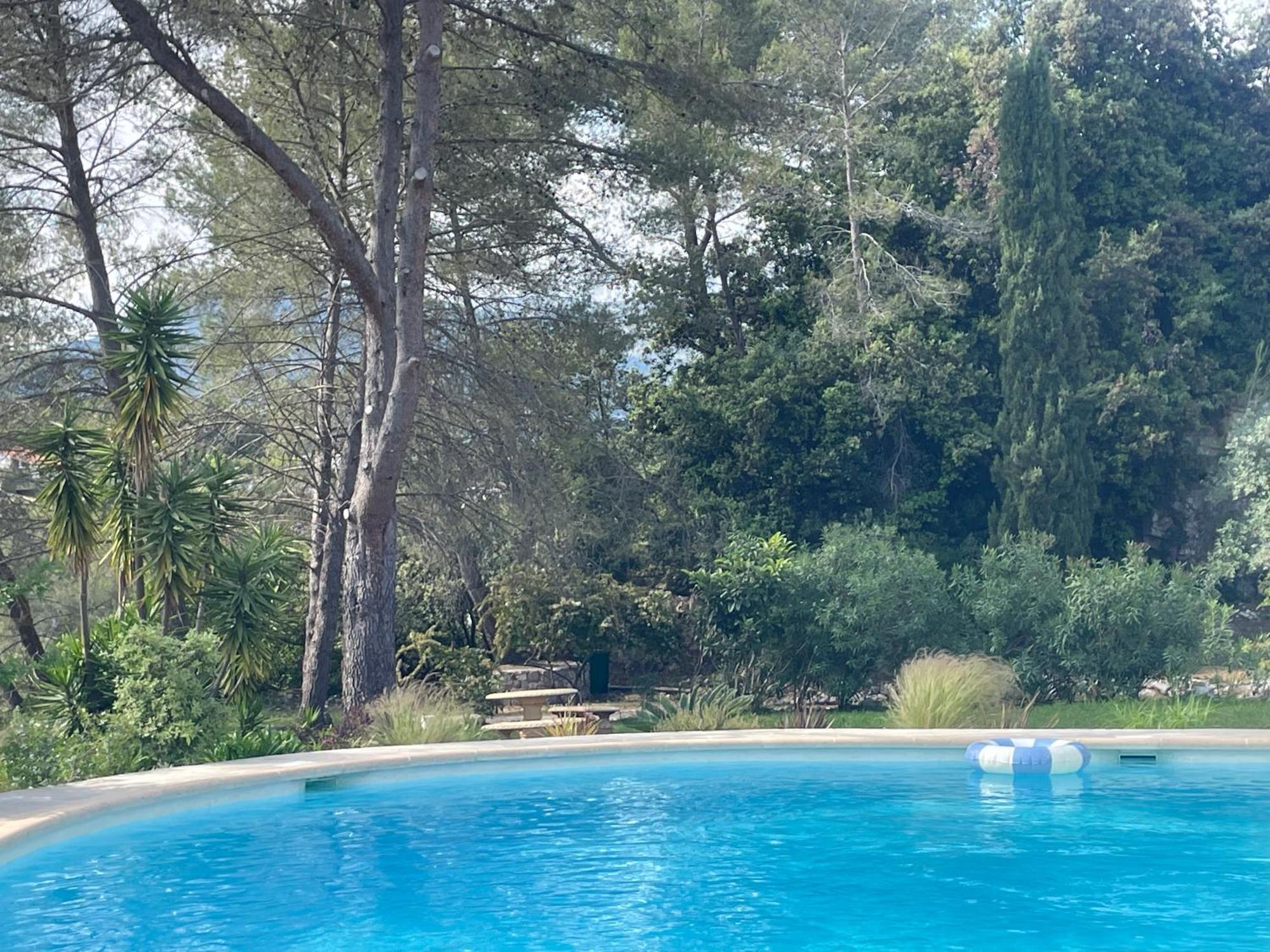 La Villa Des Carriers- Maison Avec Piscine Proche Mer Roquefort-les-Pins Luaran gambar